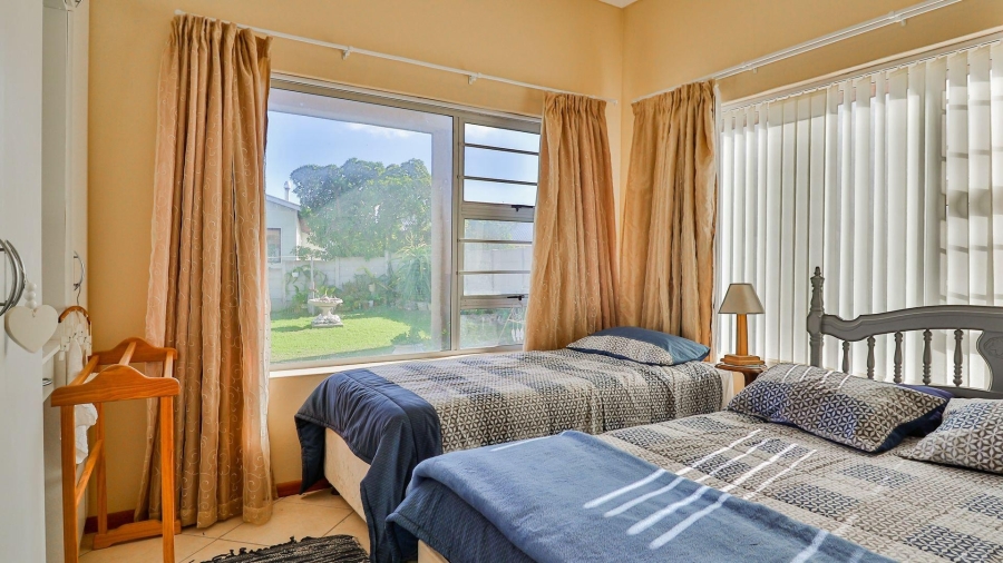 4 Bedroom Property for Sale in De Kelders Western Cape